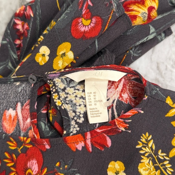 H&M Flare Sleeve Blouse - Picture 3 of 3